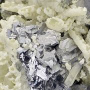 Quartz, dolomite and galena - spinel law twin