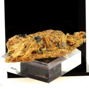 Rutile + Hematite. 680.0 ct.