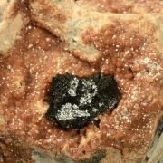 Hausmannite on Andradite