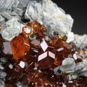 gem GARNET var. HESSONITE, CLINOCHLORE