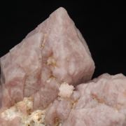 Quartz (variety rose quartz)