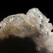 Imayoshiite with Bultfonteinite, Tobermorite (Group) y Andradite