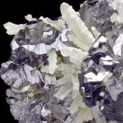 Galena - spinel law twin, quartz