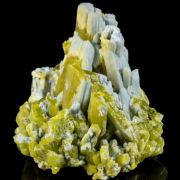 Plumbogummite replacing Pyromorphite