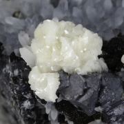 Dolomite / Quartz on Sphalerite