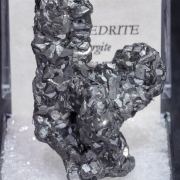 Tetrahedrite-(Zn) coating Enargite