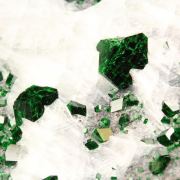 gemmy GARNET var. UVAROVITE, CALCITE