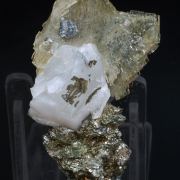 Baryte with Quartz and Pyrite