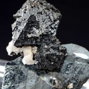 Hausmannite on Hematite
