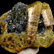 Apatite, hematite, quartz and actinolite pseudo. after pyroxene