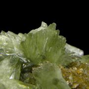 Ludlamite with Siderite on Pyrite