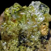 Opal var. hyalite CRAZY FLUORESCENCE