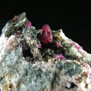 Roselite on Quartz with Goethite