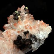 Hematoide Quartz + Chalcopyrite + Calcite.