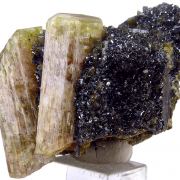 Apatite, hematite, quartz and actinolite pseudo. after pyroxene