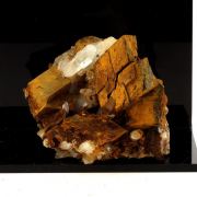 Quartz + Siderite. 942.0 ct.