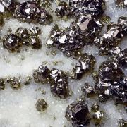 Sphalerite var. cleiophane, quartz