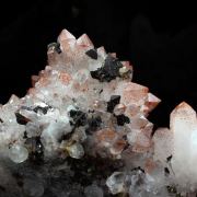 Hematoide Quartz + Chalcopyrite + Calcite.