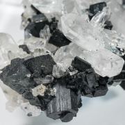 Babingtonite, Quartz