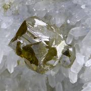 Sphalerite var. cleiophane, quartz