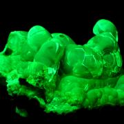 Opal var. hyalite CRAZY FLUORESCENCE