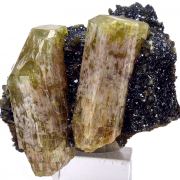 Apatite, hematite, quartz and actinolite pseudo. after pyroxene