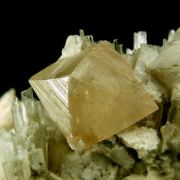 Powellite on Scolecite with Apophyllite