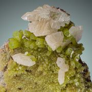 Cerussite  on Pyromorphite