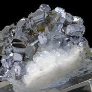 Sphalerite var. cleiophane, quartz