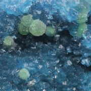 Cuprodongchuanite with Veszelyite