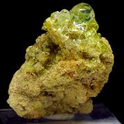 Opal var. hyalite CRAZY FLUORESCENCE