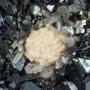 Sphalerite, Arsenopyrite, Quartz, Dolomite