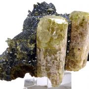 Apatite, hematite, quartz and actinolite pseudo. after pyroxene