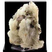 Apatite, Cleavelandite, Mica.