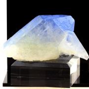 Quartz + Dumortierite. 1467.5 ct.