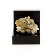 Pyrite, Siderite, Quartz.