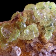 Opal var. hyalite CRAZY FLUORESCENCE