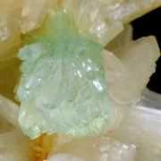 Fluorapophyllite, heulandite, stilbite