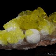 Jouravskite on Xonotlite