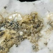 Wulfenite (variety chillagite), Cerussite, Baryte