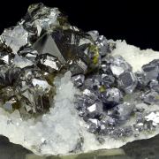 Sphalerite var. cleiophane, galena, quartz
