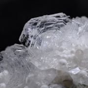 Imayoshiite with Tobermorite (Group) y Andradite