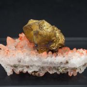 Chalcopyrite coating Tennantite-Tetrahedrite on Quartz with iron oxides inclusions