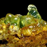 Opal var. hyalite CRAZY FLUORESCENCE