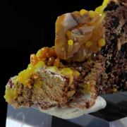 Wulfenite + Mimetite. 485.5 ct.