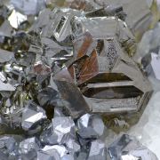 Sphalerite var. cleiophane, quartz