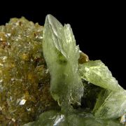 Ludlamite with Siderite on Pyrite
