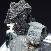 Hausmannite on Hematite