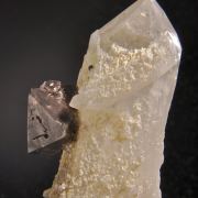 Scheelite on Quartz