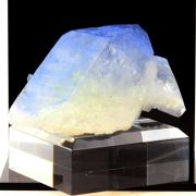 Quartz + Dumortierite. 1467.5 ct.